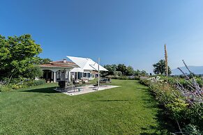 Green and Blue Villa by Wonderful Italy