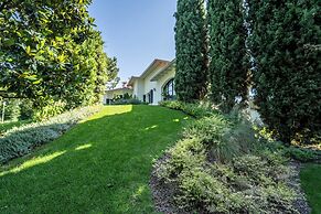 Green and Blue Villa by Wonderful Italy