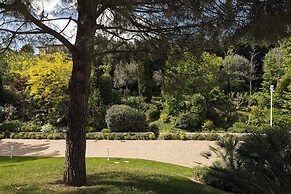 Green and Blue Villa by Wonderful Italy