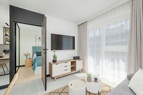 Apartment With Parking by Renters