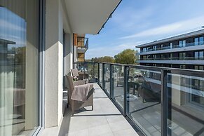 Apartment With Parking by Renters