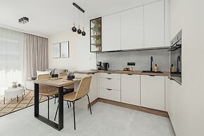 Apartment With Parking by Renters