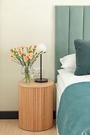 Apartment With Parking by Renters