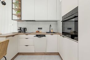 Apartment With Parking by Renters