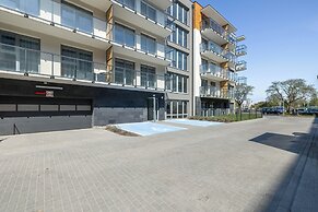 Apartment With Parking by Renters