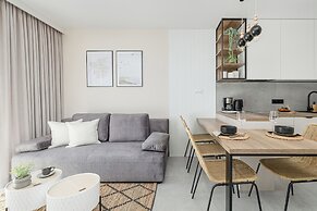 Apartment With Parking by Renters