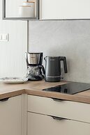 Apartment With Parking by Renters