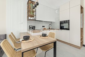 Apartment With Parking by Renters