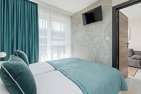 Apartment With Parking by Renters