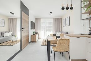 Apartment With Parking by Renters