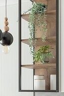 Apartment With Parking by Renters