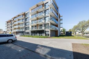 Apartment With Parking by Renters