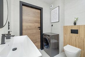 Apartment With Parking by Renters