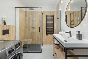 Apartment With Parking by Renters