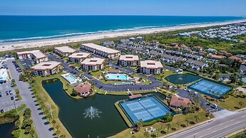 Life's A Beach~oceanfront 2 Bedroom Condo by RedAwning