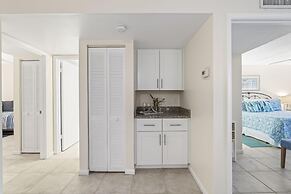 Life's A Beach~oceanfront 2 Bedroom Condo by RedAwning