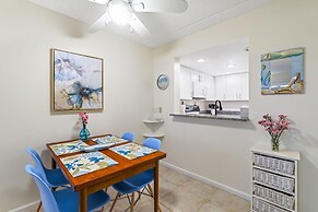 Life's A Beach~oceanfront 2 Bedroom Condo by RedAwning