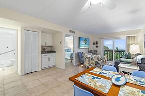 Life's A Beach~oceanfront 2 Bedroom Condo by RedAwning