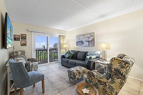 Life's A Beach~oceanfront 2 Bedroom Condo by RedAwning