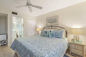 Life's A Beach~oceanfront 2 Bedroom Condo by RedAwning