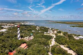 Life's A Beach~oceanfront 2 Bedroom Condo by RedAwning