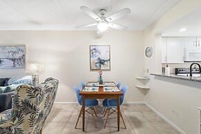 Life's A Beach~oceanfront 2 Bedroom Condo by RedAwning