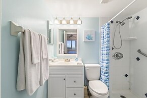Life's A Beach~oceanfront 2 Bedroom Condo by RedAwning