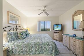 Life's A Beach~oceanfront 2 Bedroom Condo by RedAwning