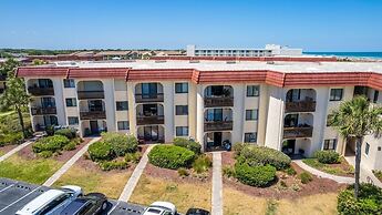 Life's A Beach~oceanfront 2 Bedroom Condo by RedAwning