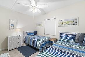Life's A Beach~oceanfront 2 Bedroom Condo by RedAwning