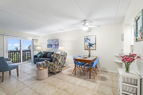 Life's A Beach~oceanfront 2 Bedroom Condo by RedAwning