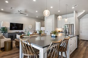 Grand Slam Getaway #5 5 Bedroom Townhouse