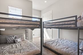 Grand Slam Getaway #5 5 Bedroom Townhouse