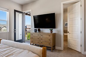 Grand Slam Getaway #5 5 Bedroom Townhouse