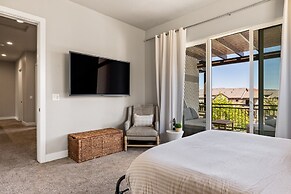 Grand Slam Getaway #5 5 Bedroom Townhouse