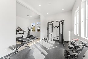 Grand Slam Getaway #5 5 Bedroom Townhouse