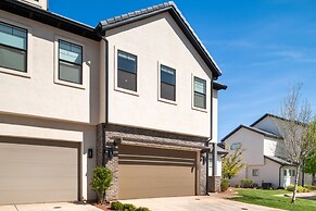 Grand Slam Getaway #5 5 Bedroom Townhouse