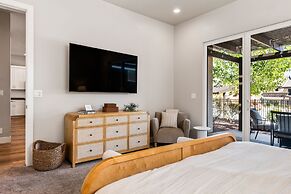 Grand Slam Getaway #5 5 Bedroom Townhouse