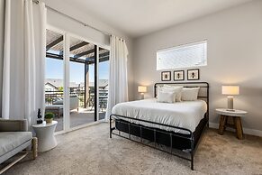 Grand Slam Getaway #5 5 Bedroom Townhouse