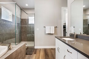 Grand Slam Getaway #5 5 Bedroom Townhouse