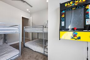 Grand Slam Getaway #5 5 Bedroom Townhouse