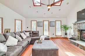 Spacious Retreat 7 Mi to Tobyhanna State Park!