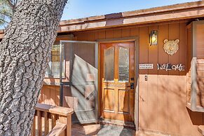 8 Mi to Big Bear Lake: Cabin w/ Deck & Fireplace
