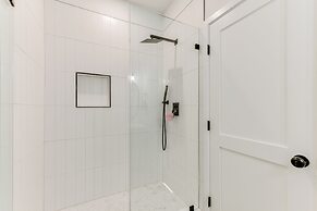 Pet-friendly Lake Norman Retreat w/ Deck & Grill