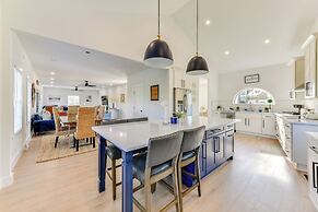 Pet-friendly Lake Norman Retreat w/ Deck & Grill