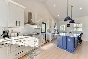 Pet-friendly Lake Norman Retreat w/ Deck & Grill