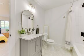 Pet-friendly Lake Norman Retreat w/ Deck & Grill