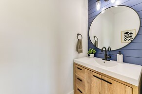 Pet-friendly Lake Norman Retreat w/ Deck & Grill