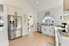 Pet-friendly Lake Norman Retreat w/ Deck & Grill