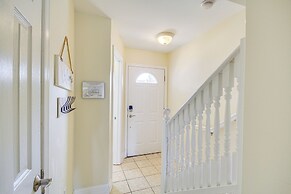 Airy Biloxi Condo w/ Patio: Walk to Beach!